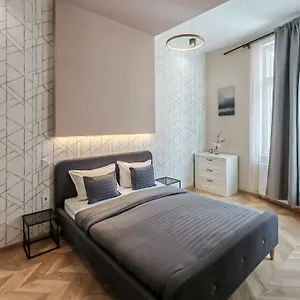 Amora Homes 3 Bedrooms Bright Flat In The Heart Of The -free Parking Need Reservation Budapest